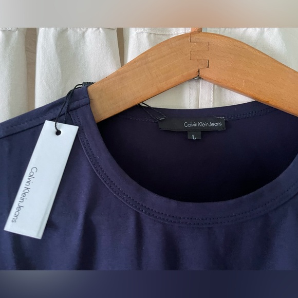 Calvin Klein Tshirt NWT - Picture 5 of 5